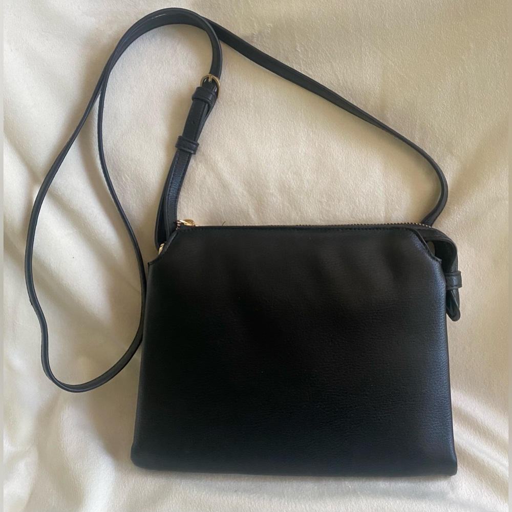 NWOT Vegan Leather Crossbody, Top Zip Closure, interior zip pocket/compartments